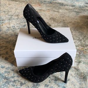 Charles David Castle Suede Pump